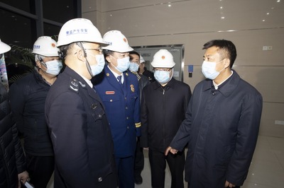 杜小刚“四不两直”督查文明城市建设、安全生产和环保工作