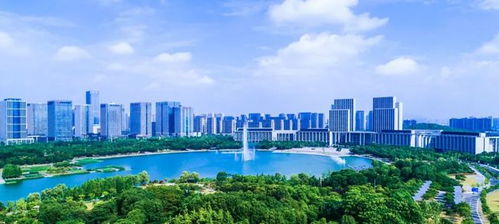 这 里 不 靠 房 地 产